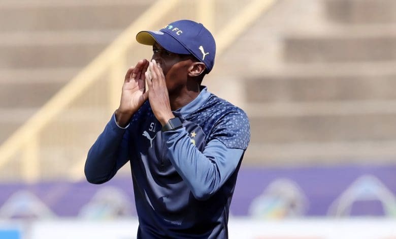 Sinethemba Badela giving instructions to Mamelodi Sundowns DDC players