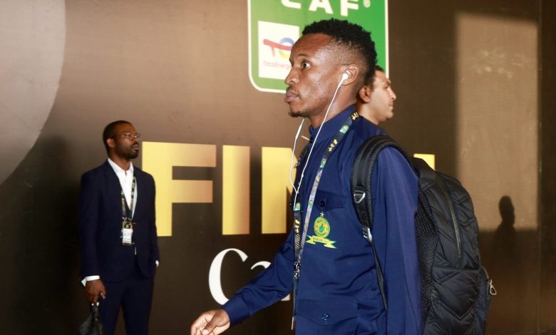 Themba Zwane of Mamelodi Sundowns walking