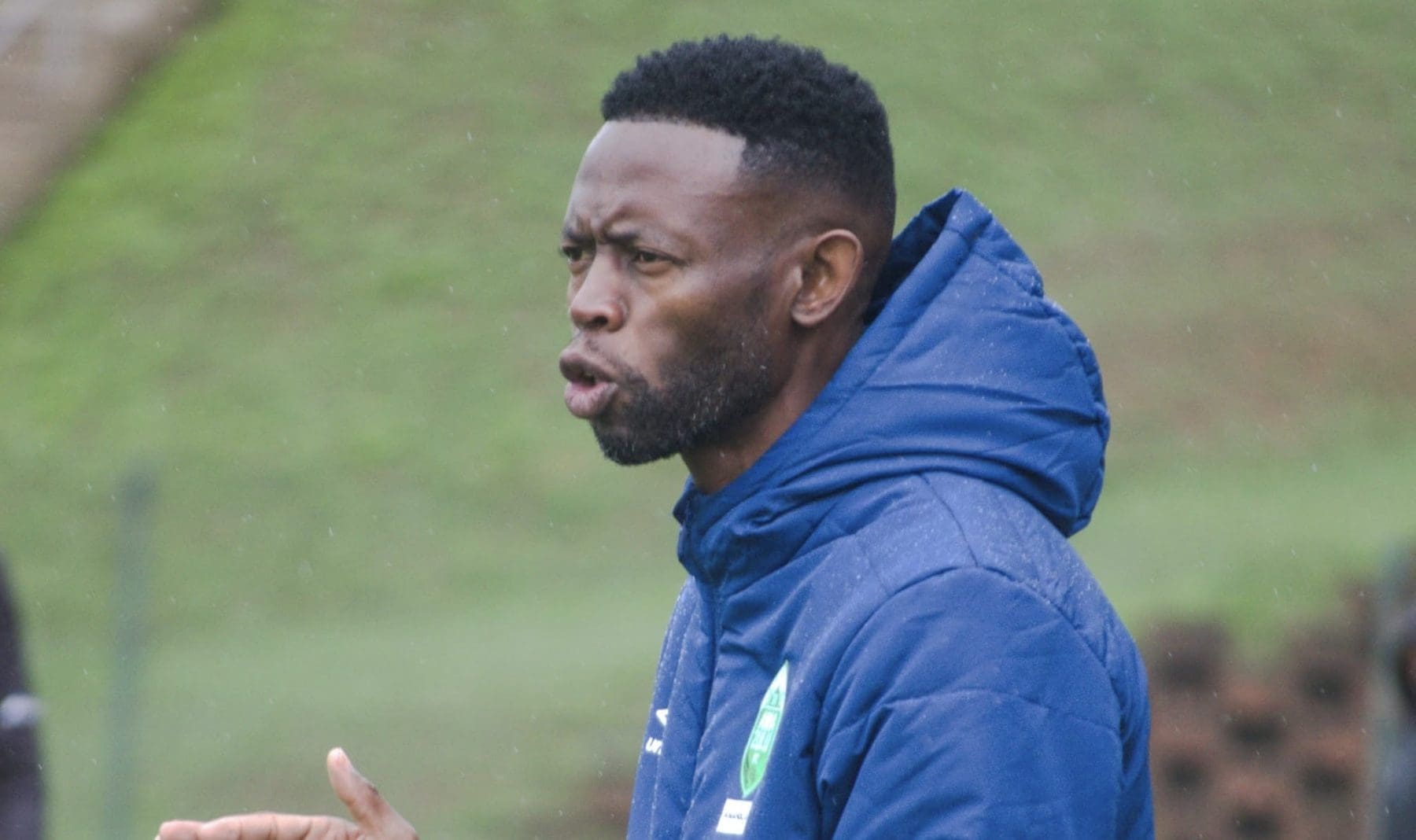 Former AmaZulu FC coach Vusumuzi Vilakazi giving instructions on the touchline 