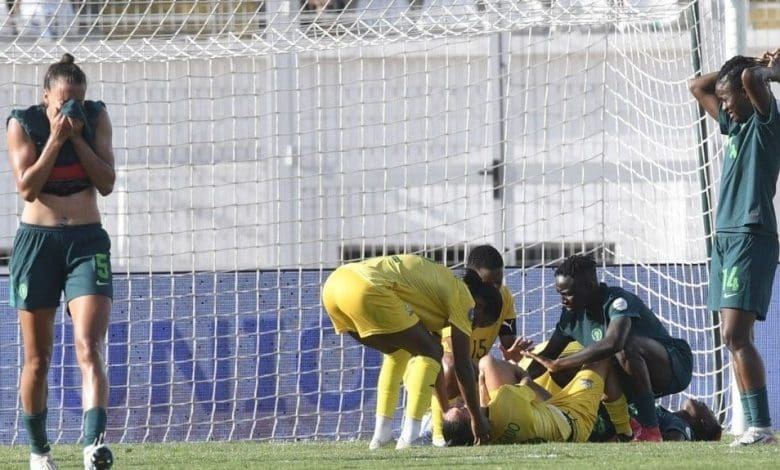 Gabriela Salgado with her Banyana Banyana teammates