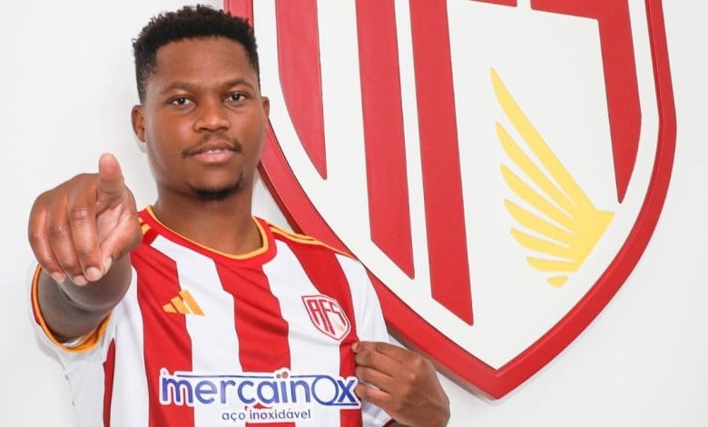 Kobamelo Kodisang unveiled by AVS Futebol SAD