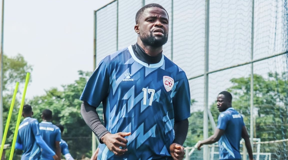 Lesedi Kapinga training during his time at Sekhukhune United 