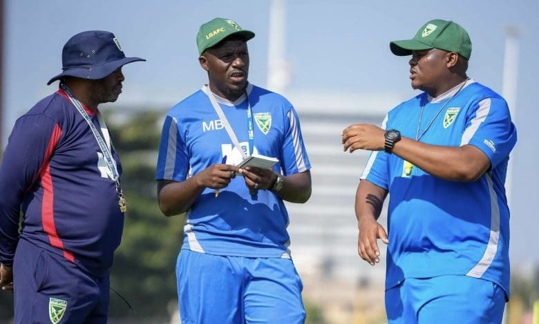 Manqoba Mngqithi, Musa Bilankulu and Kagisho Dikgacoi discussing during the training session