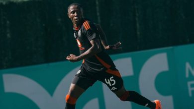 Tshepang Moremi in action for Orlando Pirates