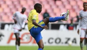 Mamelodi Sundowns left-back Aubrey Modiba on the ball