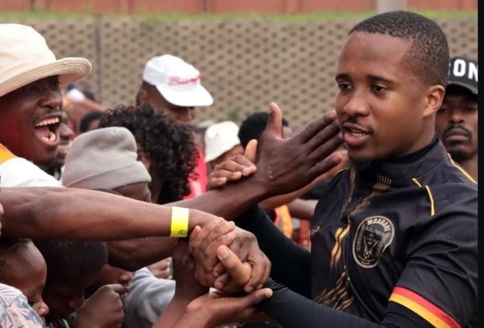 Andile Mpisane with Mbabane Highlanders AM fans