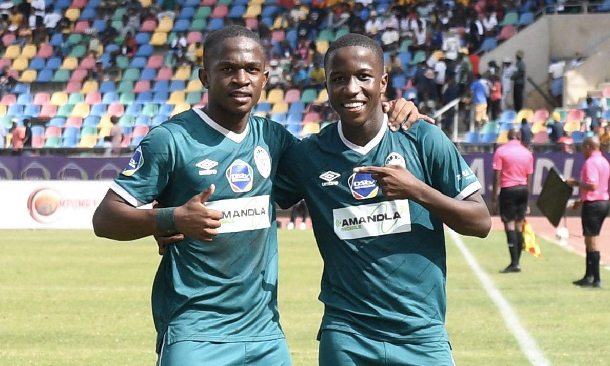 Minenhle Makhathini and Bayanda Thabethe in AmaZulu DDC colours