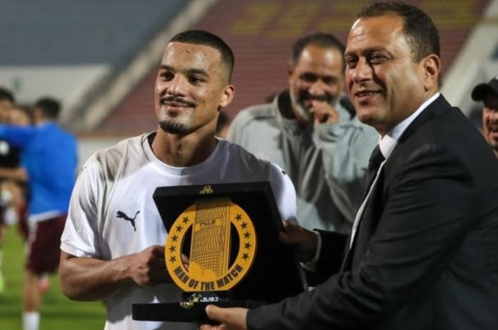 Fagrie Lakay receives Ceramica Cleopatra FC award