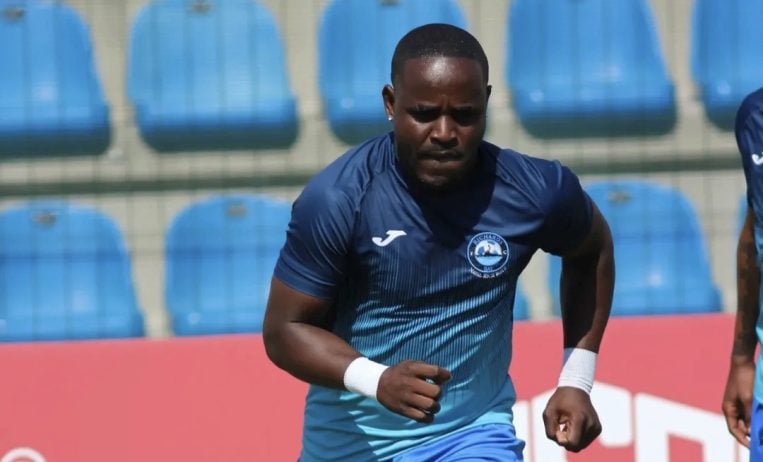 Gabadinho Mhango going through training before a League match