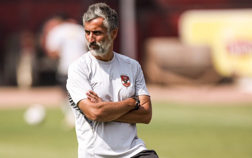 Jose Riveiro with Al Ahly at training