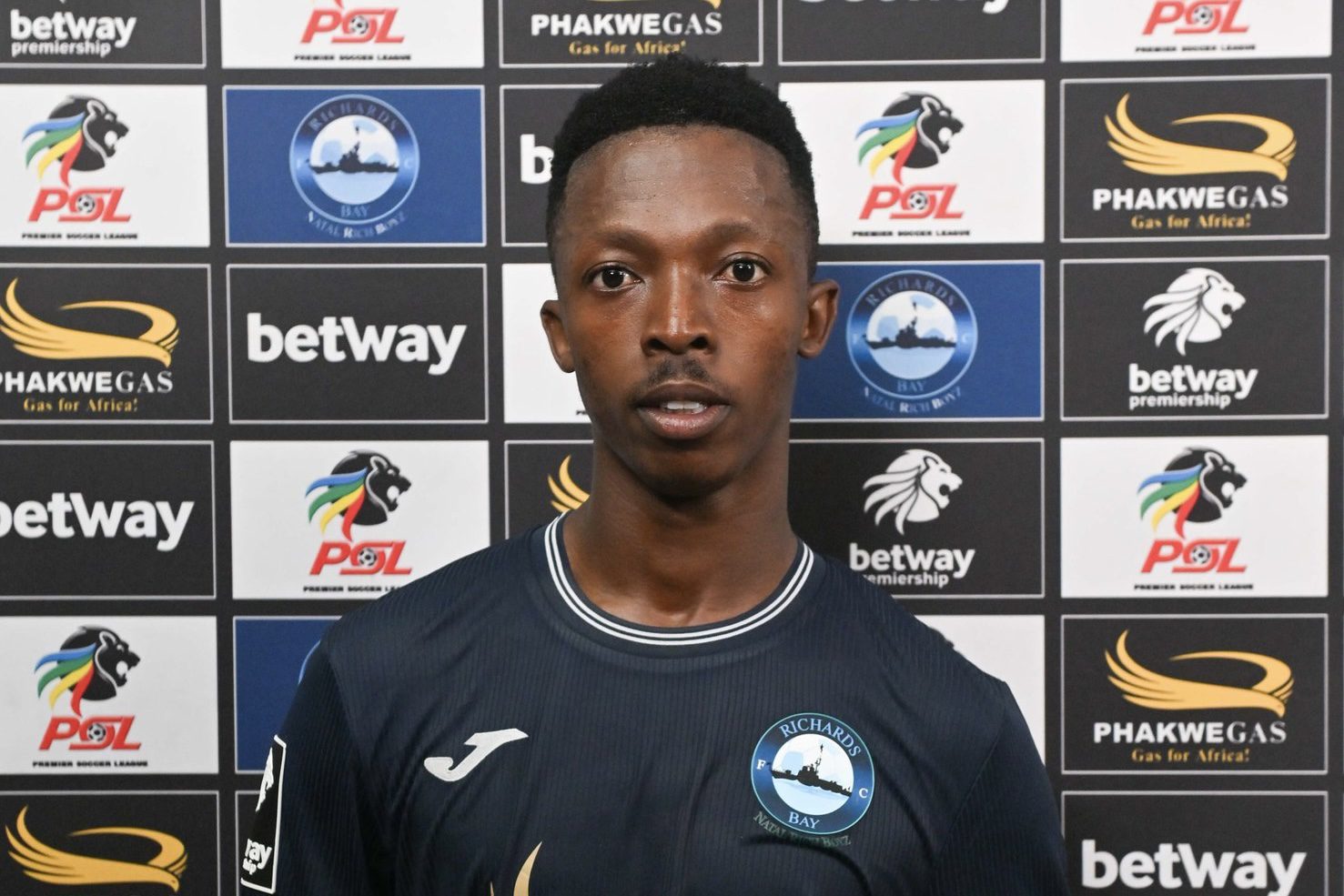 Lwandile Mabuya holding MOTM plaque