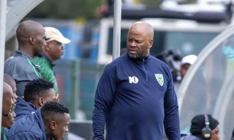 Manqoba Mngqithi at the Golden Arrows bench