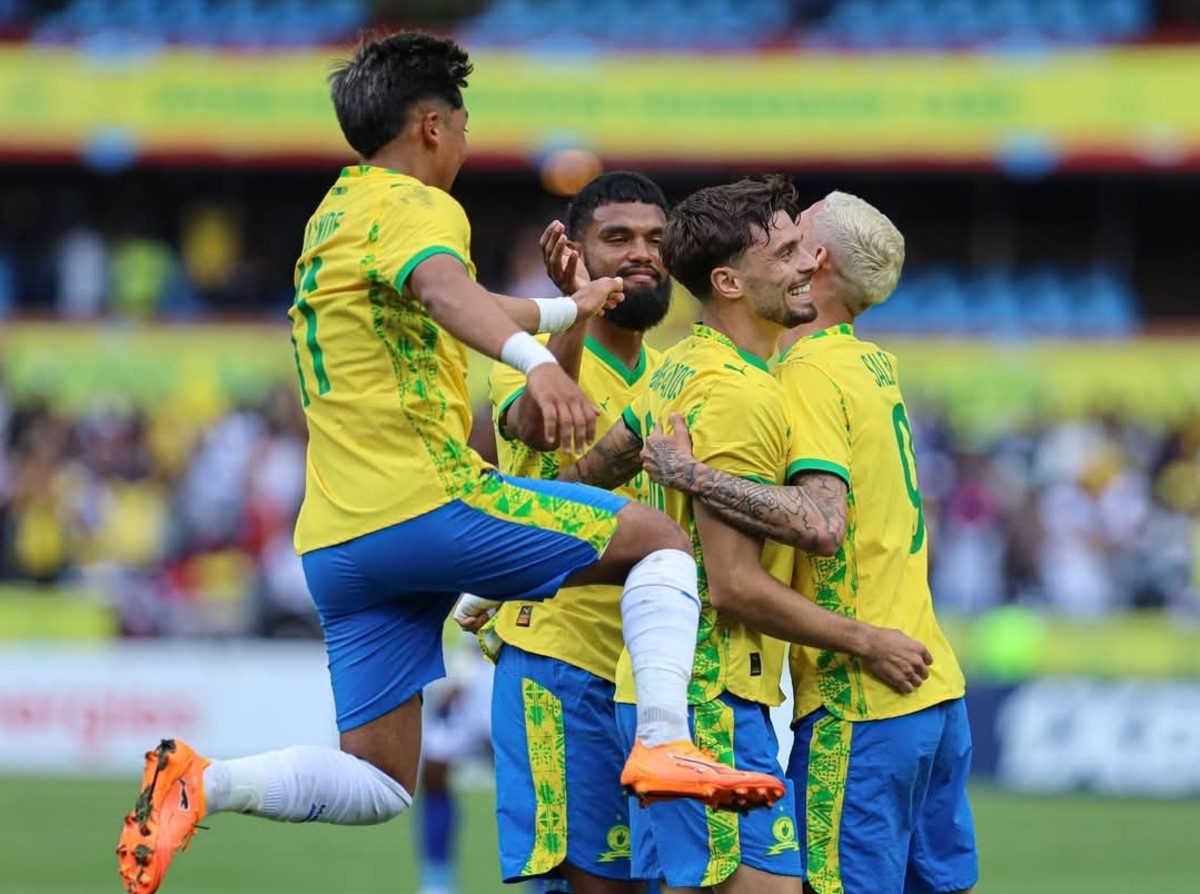 Marcelo Allende celebrating with teammates