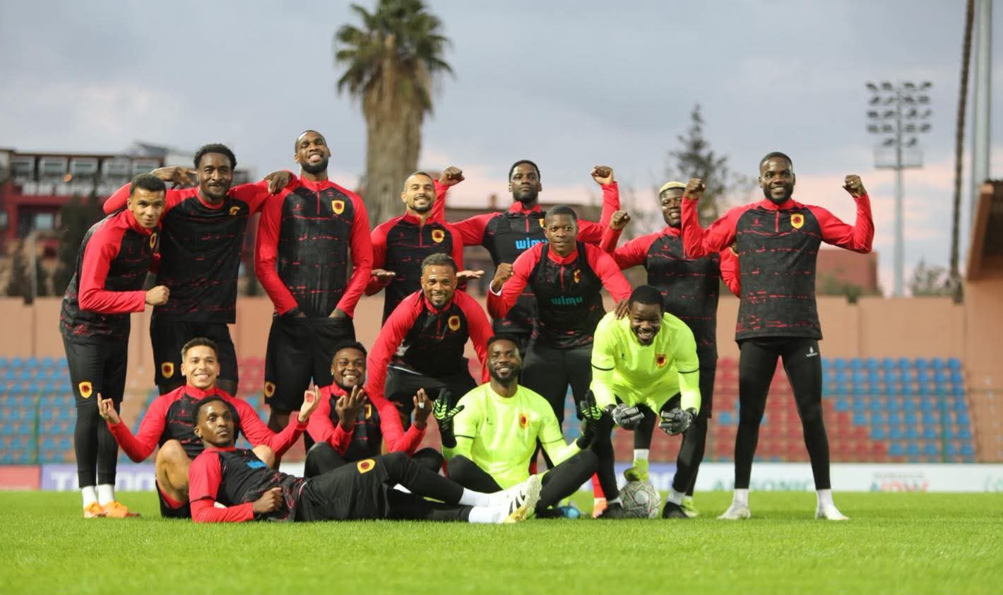 Angola national team players posing for a picture during a training session