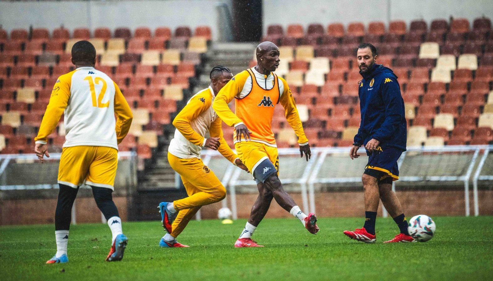 Kaizer Chiefs players and coach at training