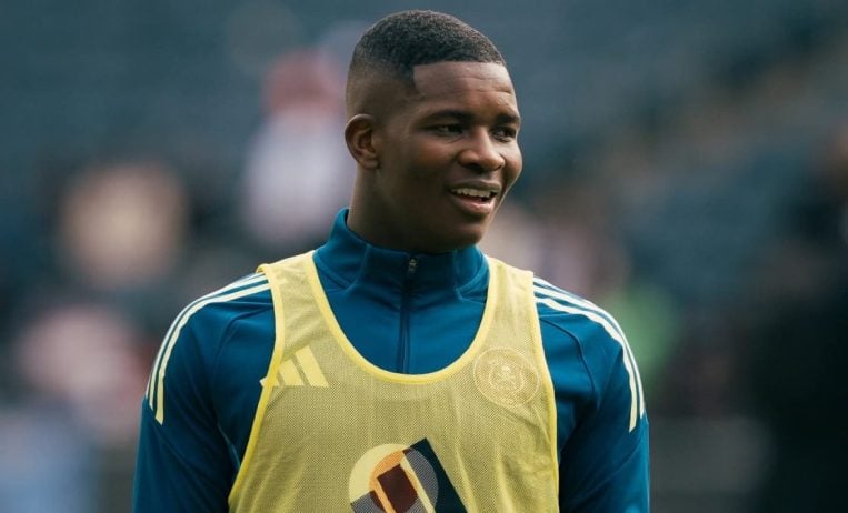 Mbekezeli Mbokazi in Orlando Pirates colours.