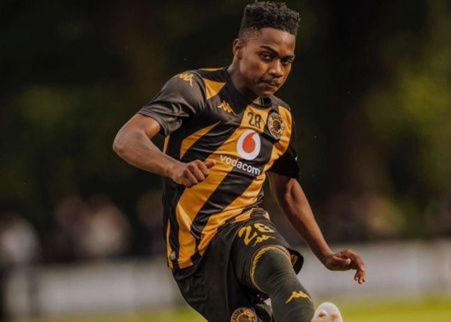Mfundo Vilakazi warms up for Kaizer Chiefs. Image: Kaizer Chiefs