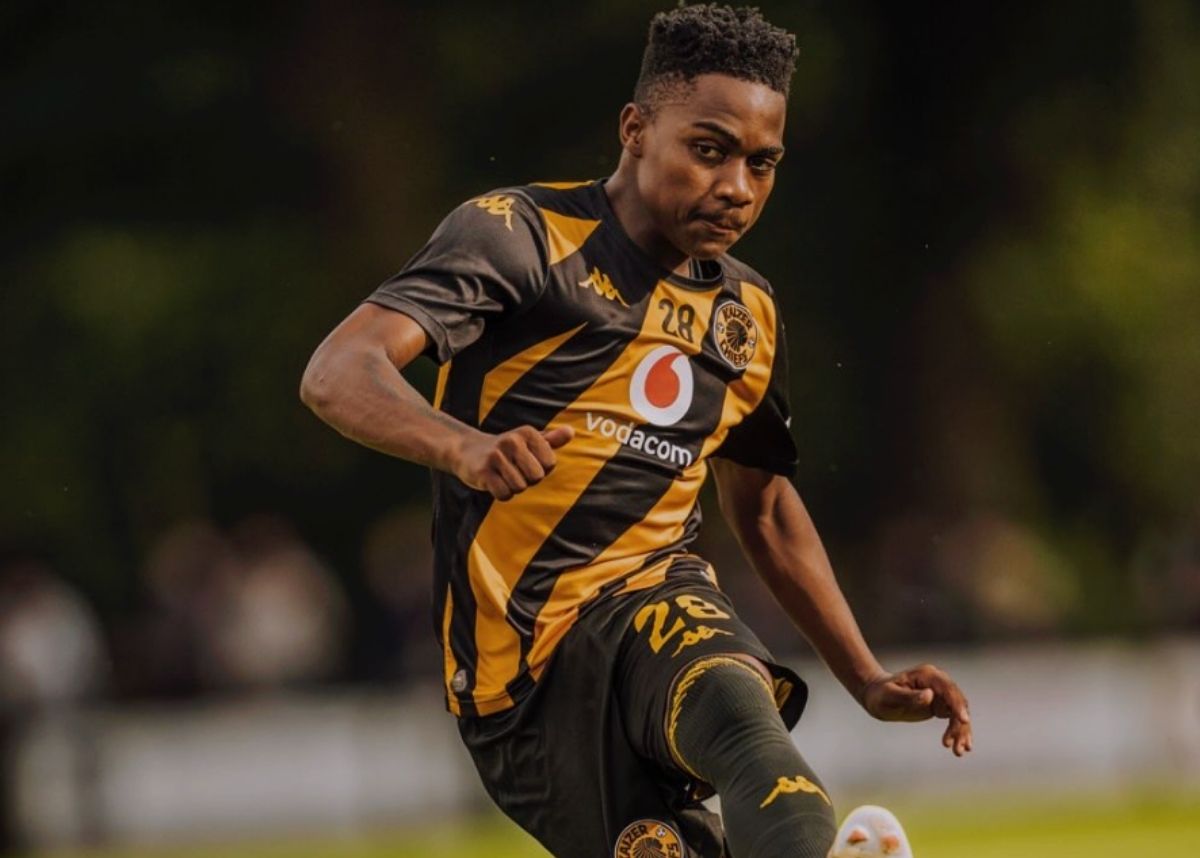 Mfundo Vilakazi warms up for Kaizer Chiefs. Image: Kaizer Chiefs