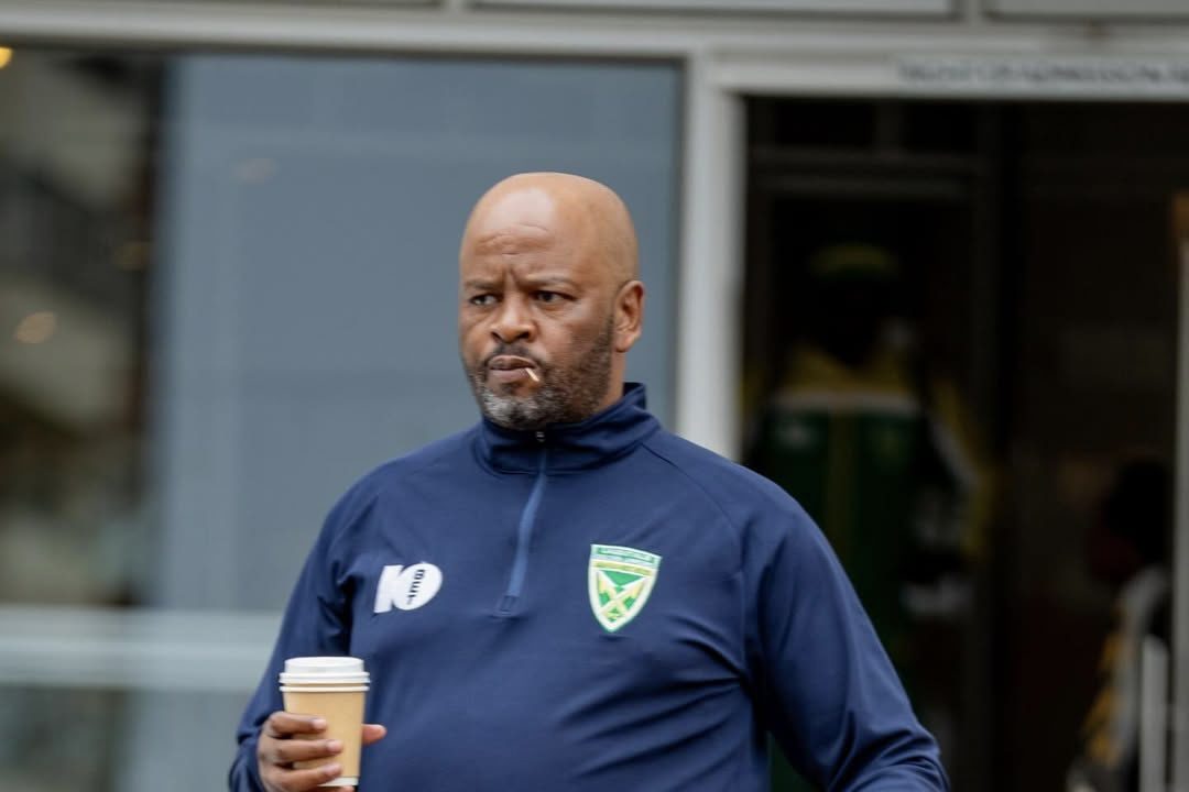 Manqoba Mngqithi in team arrival