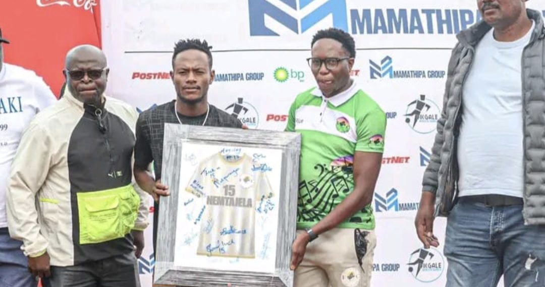 Daniel Mudau and Rice Mashangoane presenting a jersey to Masindi Nemtajela in Limpopo.