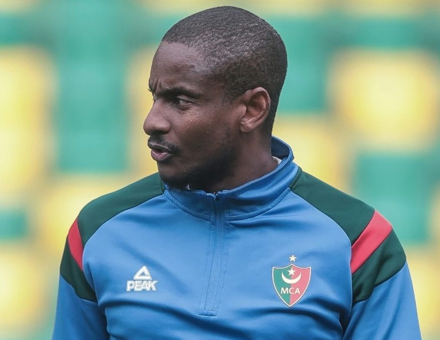 Rulani Mokwena in MC Alger colors