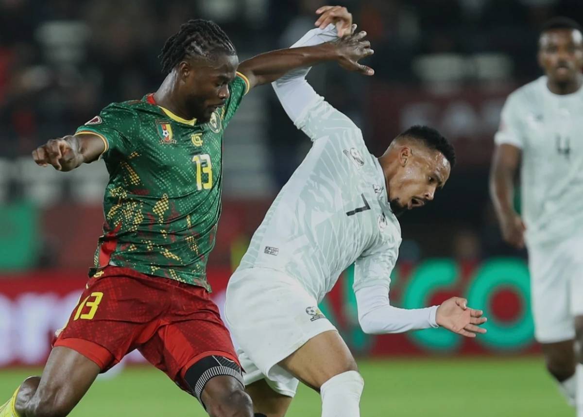 Cameroon's Darlin Yongwa gets the better of Oswin Appollis during the AFCON 2025 round of 16 in Rabat, Morocco. Image: Bafana Bafana