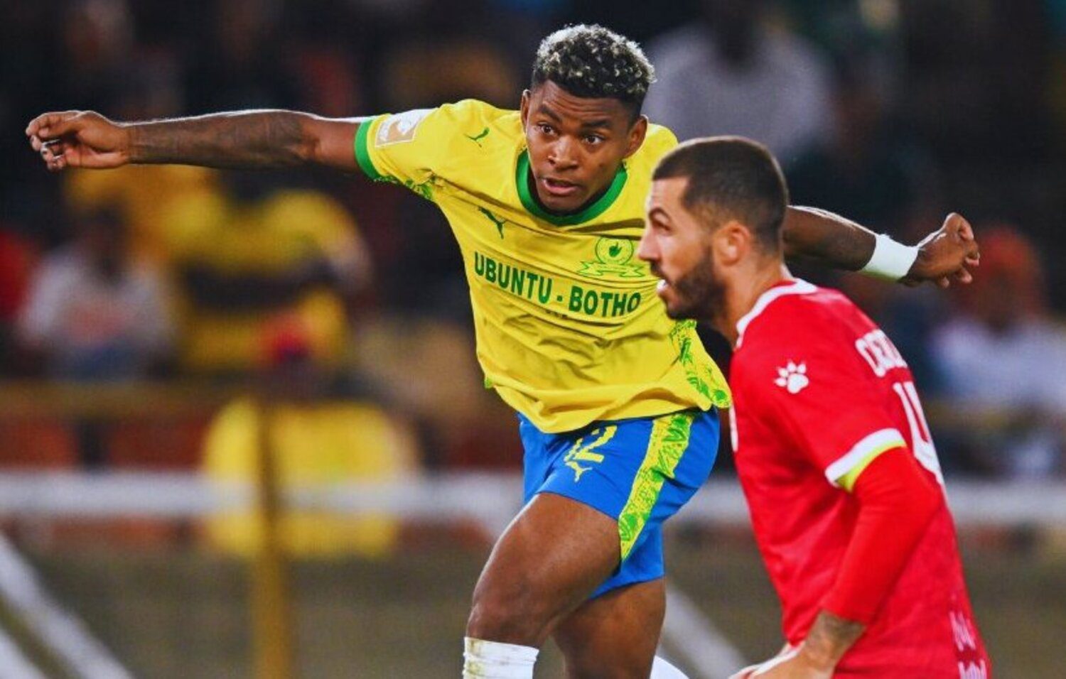 Mamelodi Sundowns striker Brayan Leon being challenged by Sekhukhune United's Daniel Cardoso