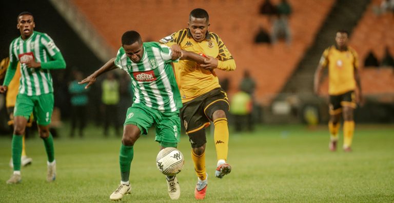 Kaizer Chiefs midfielder Mduduzi Shabalala tussling for possession with a Siwelele player