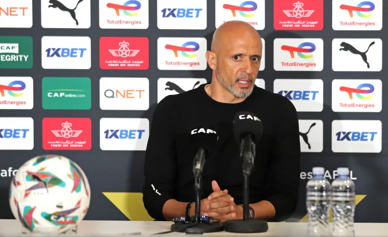 Miguel Cardoso of Mamelodi Sundowns speaking