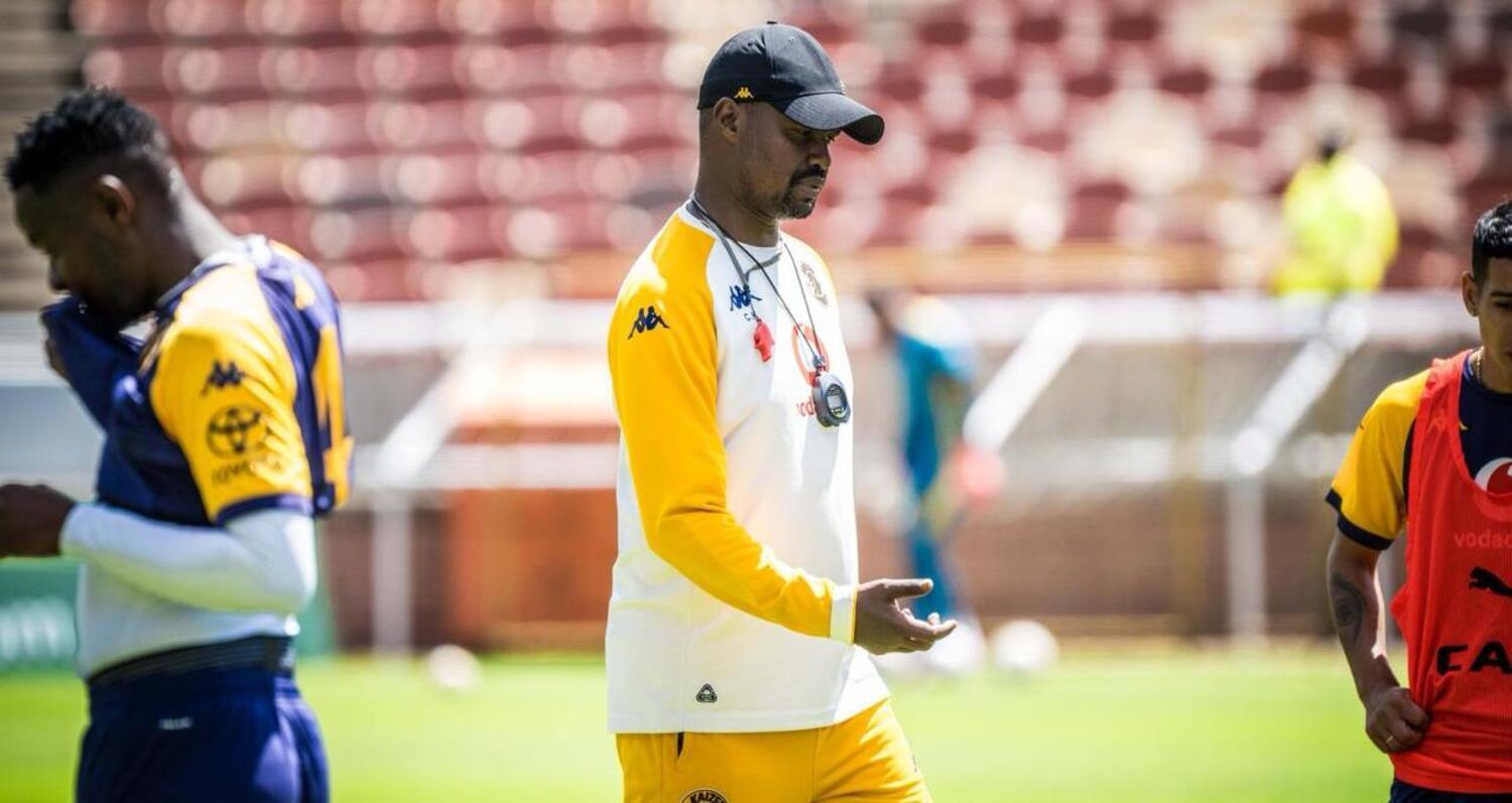 Cedric Kaze conducting Kaizer Chiefs training session