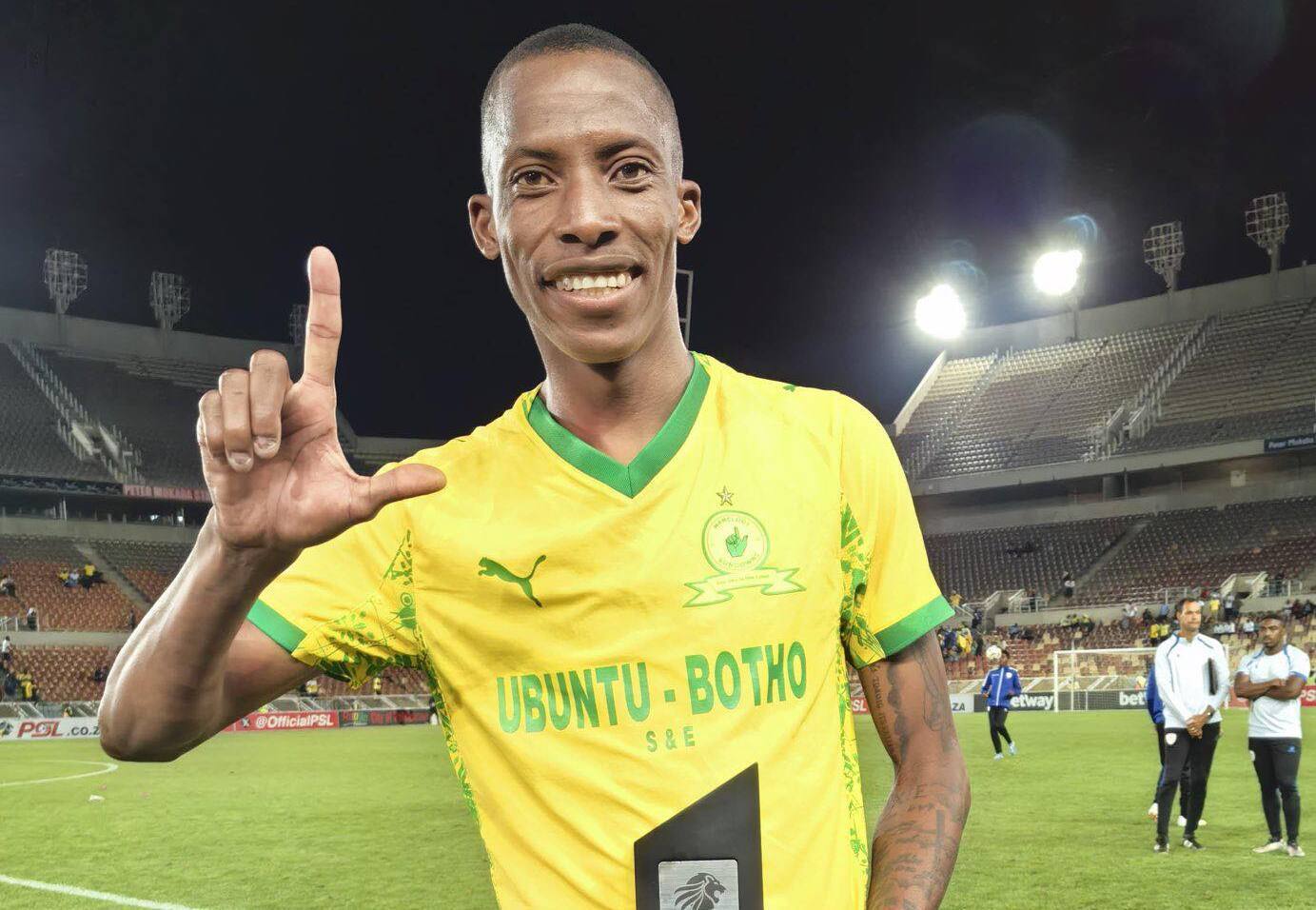 Mamelodi Sundowns defender Divine Lunga with his Man of the Match award