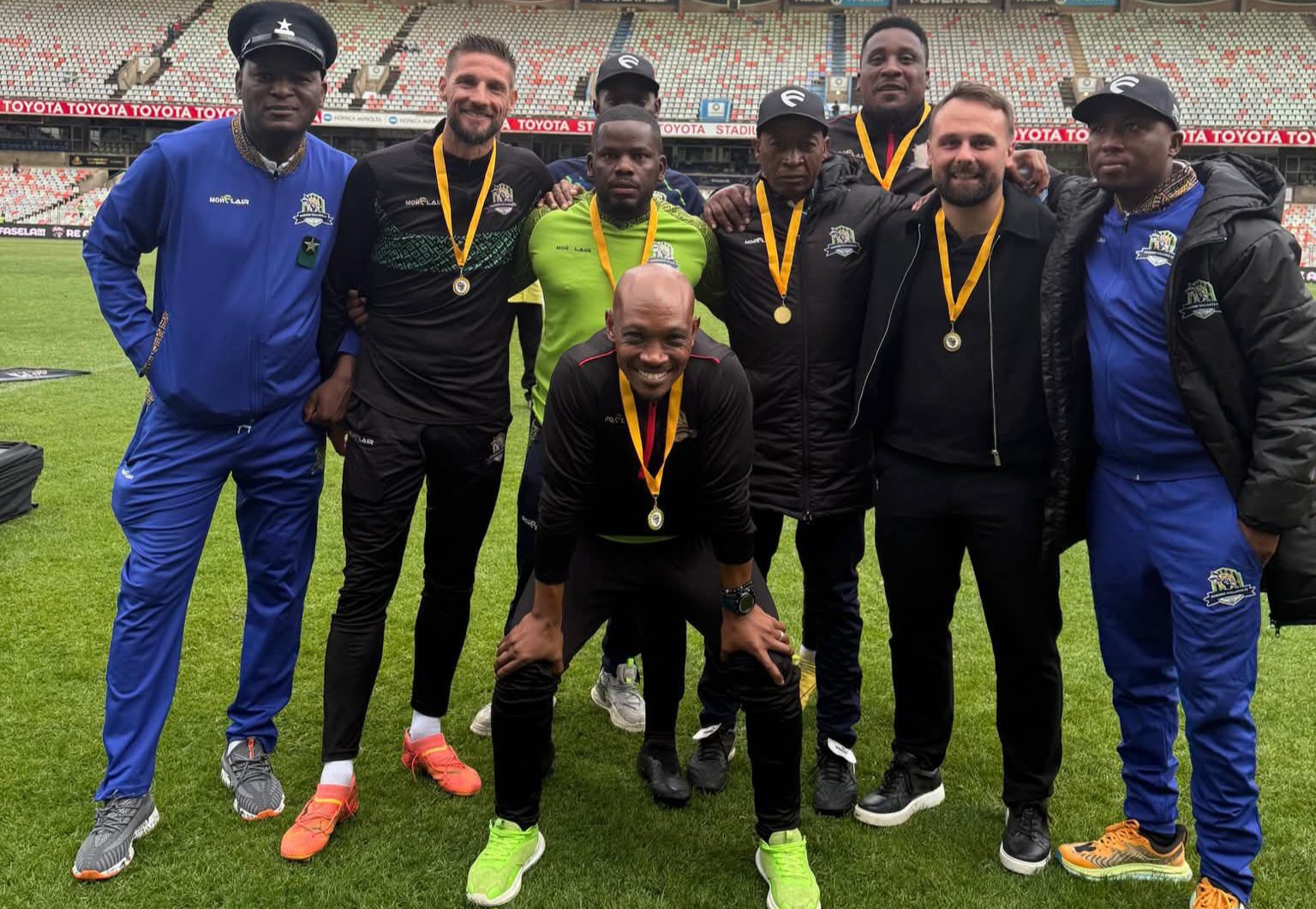 Duncan Lechesa standing alongside the Marumo Gallants technical team 
