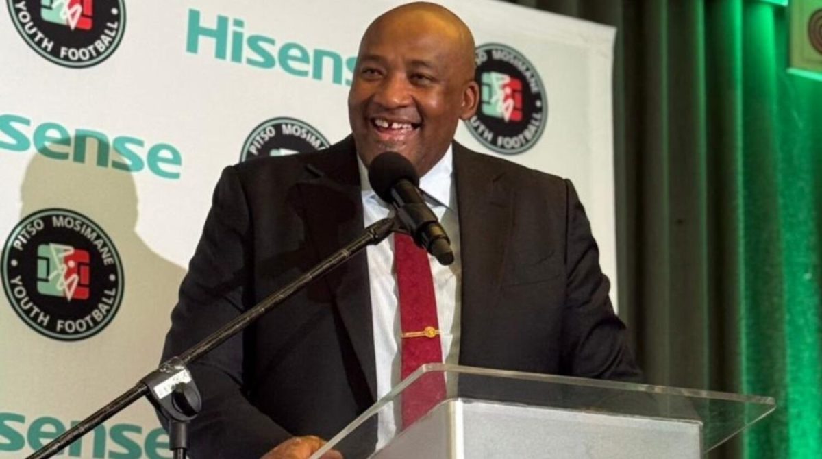 Minister Gayton McKenzie addressing members of the media