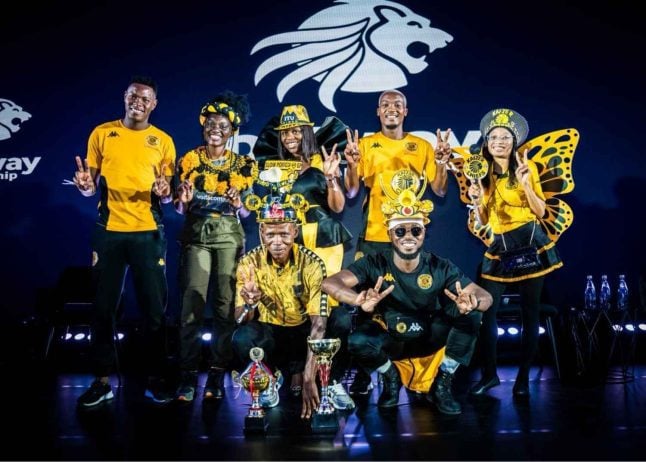 Kaizer Chiefs supporters brush shoulders with Amakhosi players Zitha Kwinika and Khanyisa Mayo before the 2025/26 Soweto derby. Image: Kaizer Chiefs