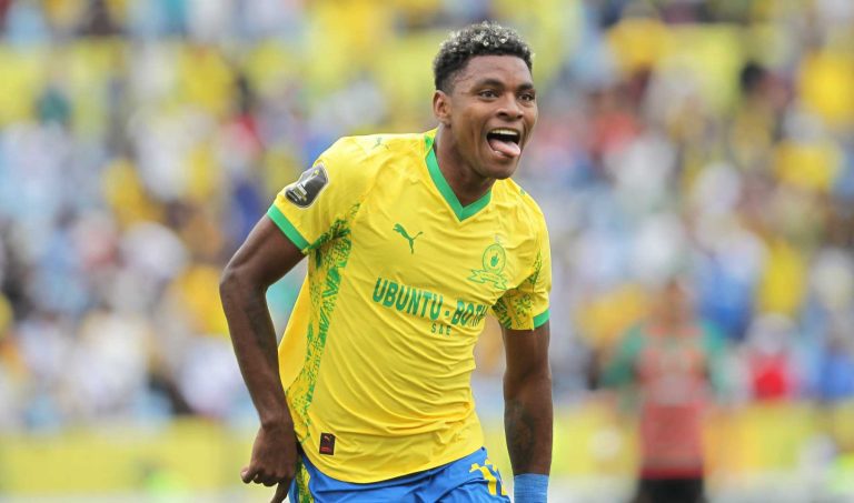 Brayan Leon is celebrating a goal against MC Alger at Loftus Versfeld Stadium