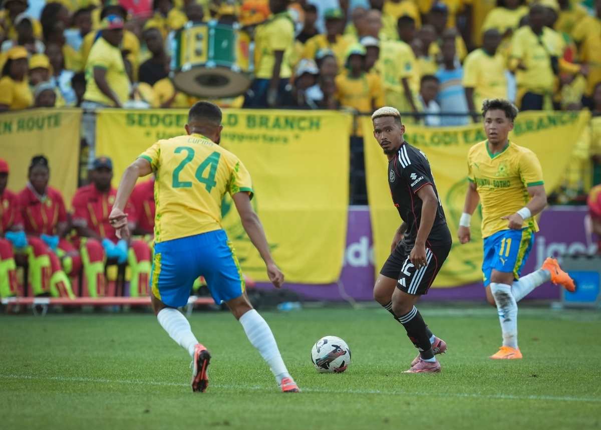 Orlando Pirates star Oswin Appollis faces a press from Mamelodi Sundowns' Keanu Cupido. Image: Orlando Pirates
