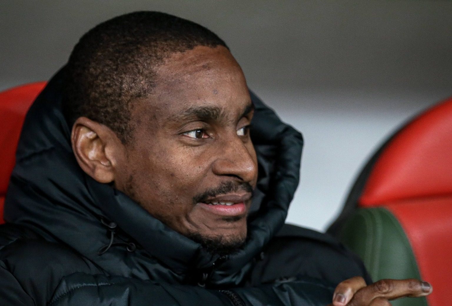 Rhulani Mokwena sitting on the MC Alger bench