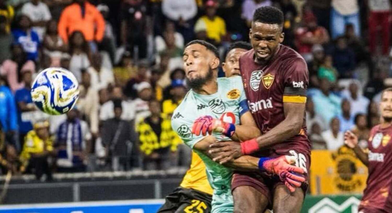 Kaizer Chiefs goalkeeper Brandon Petersen challenging Stellenbosch FC's Wonderboy Makhubu