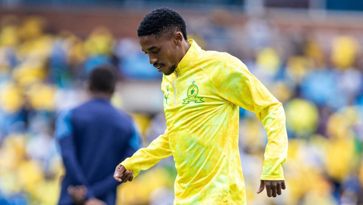 Monnapule Saleng warning up in Mamelodi Sundowns colours