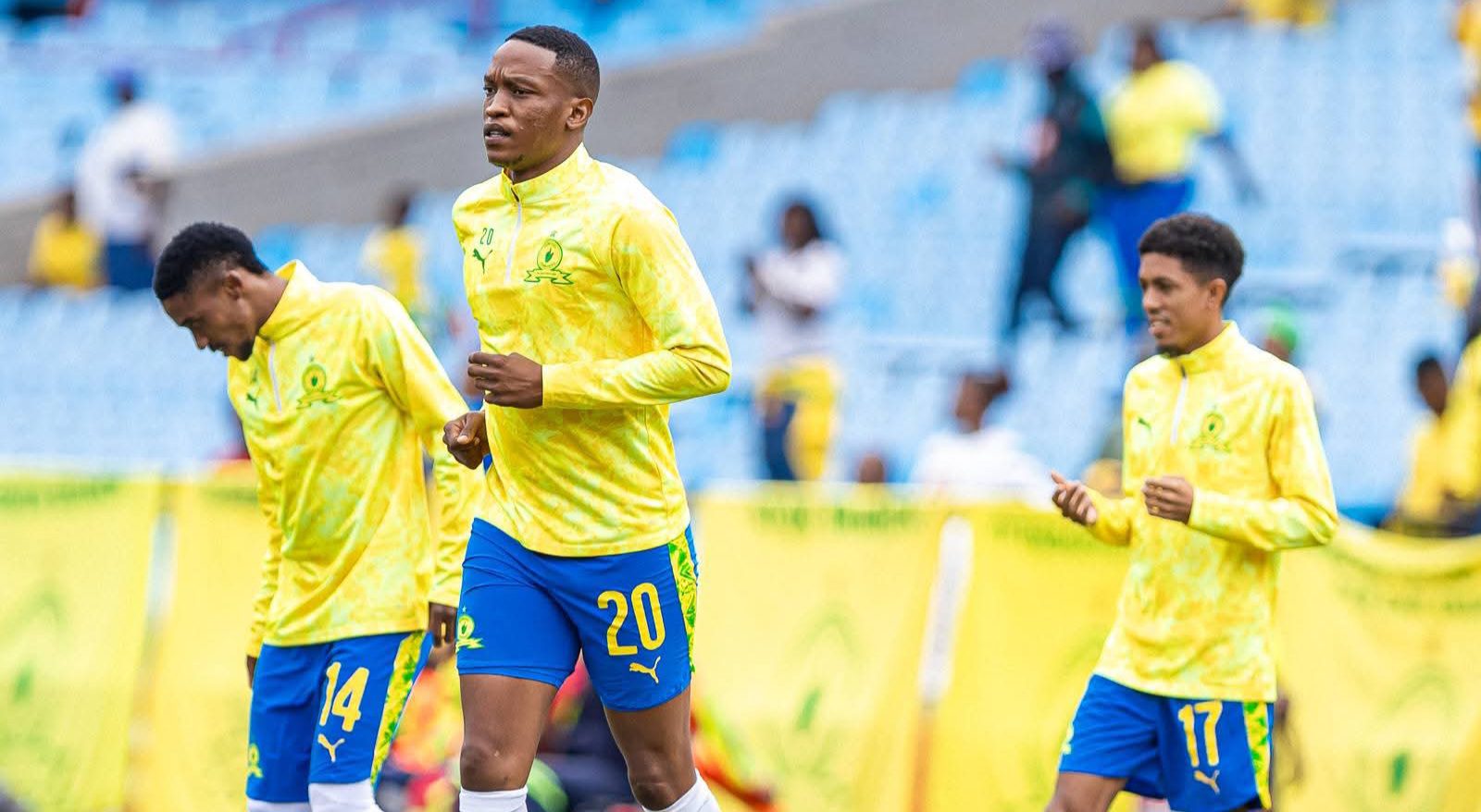 Monnapule Saleng, Grant Kekana and Tashreeq Matthews doing his warm-ups before the league match against Sekhukhune United.