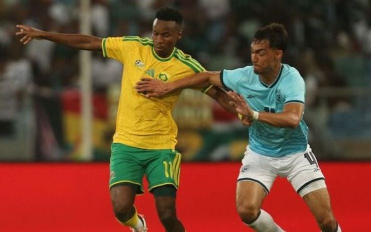 Themba Zwane tussles for possession against Panama's Martin Krug