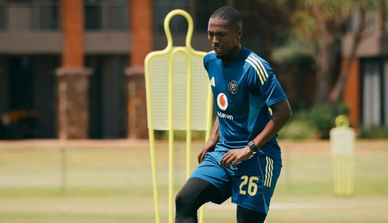 Bandile Shandu in Orlando Pirates colours