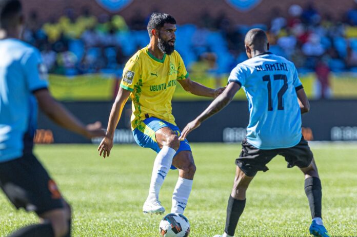 Keanu Cupido and Bonginkosi Dlamini in action during a League match at Loftus Versfeld Stadium