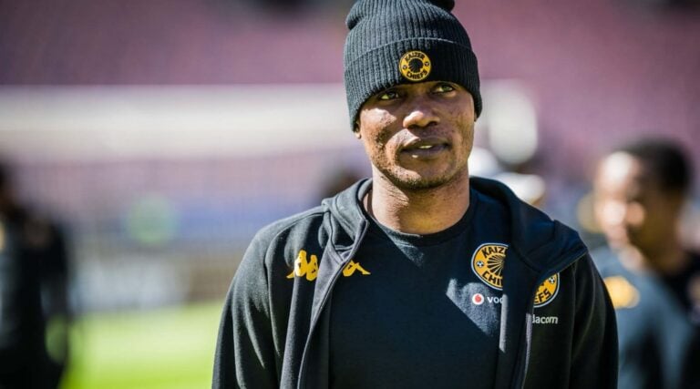 Glody Lilepo with Kaizer Chiefs in pitch inspection