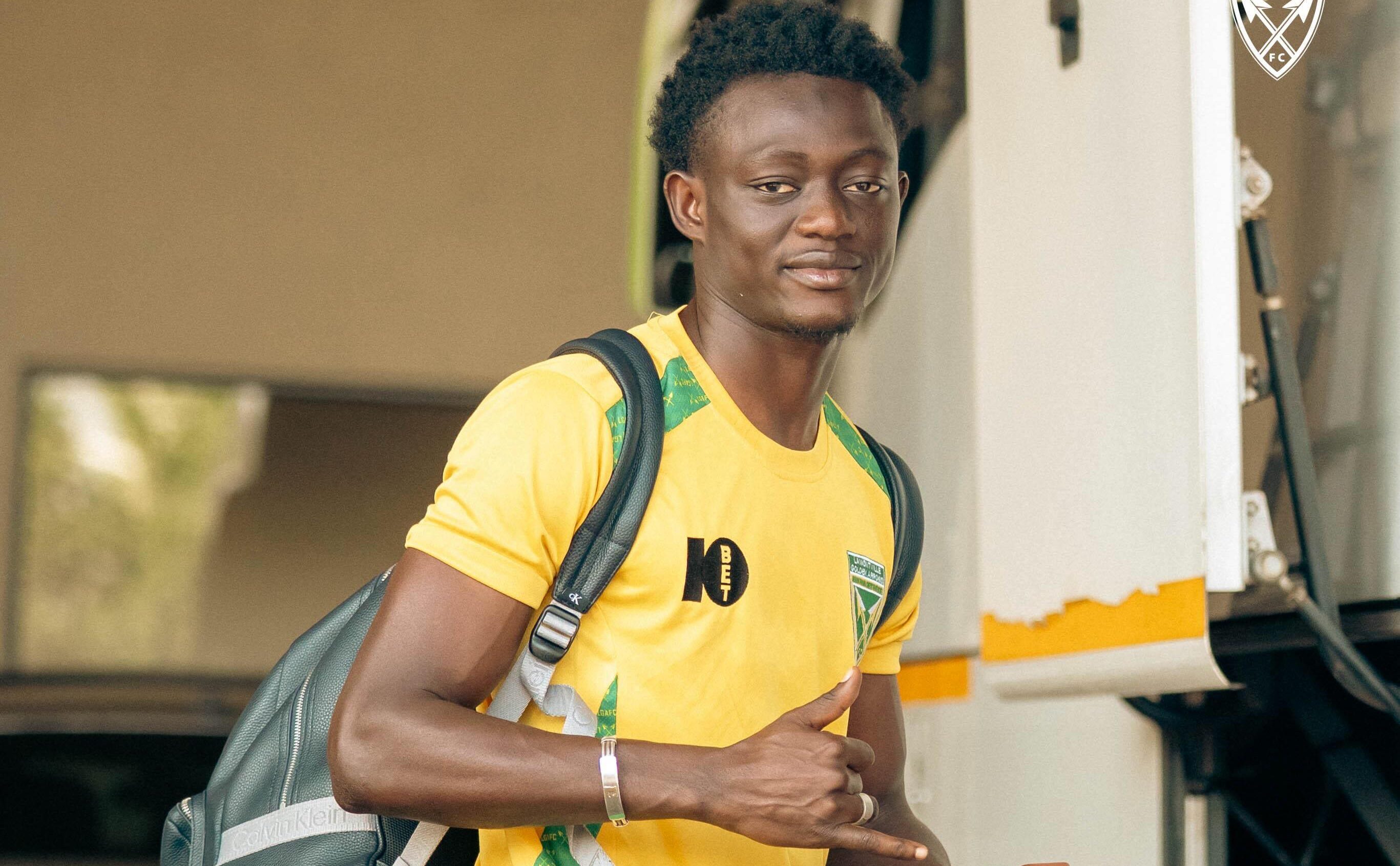 Isaac Cisse travelling