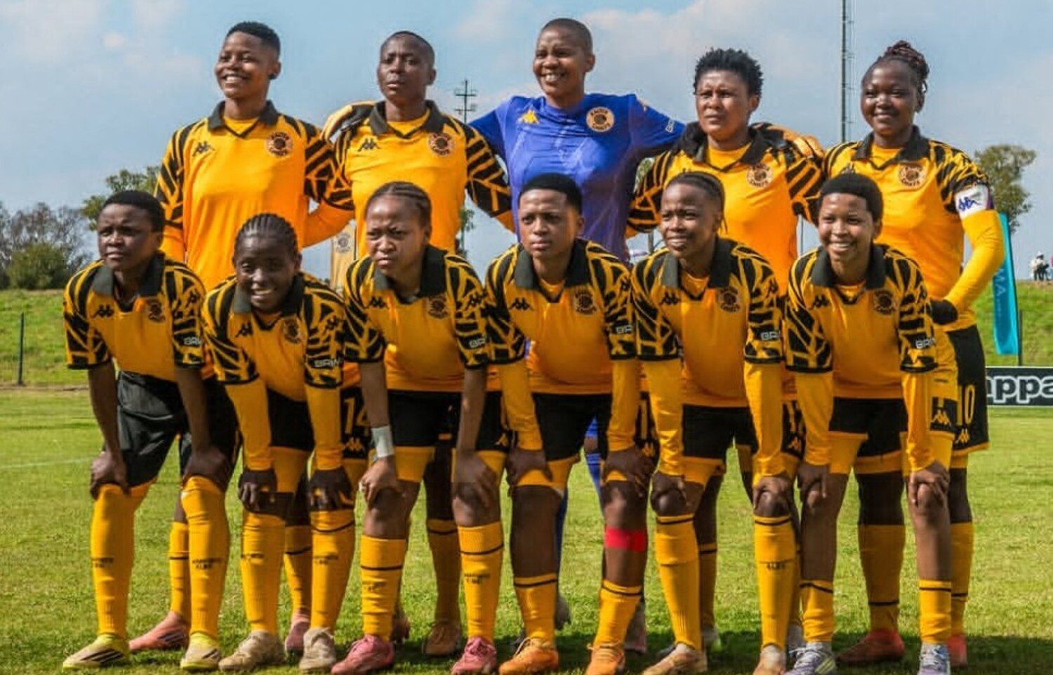 Kaizer Chiefs Ladies lining up for a team picture