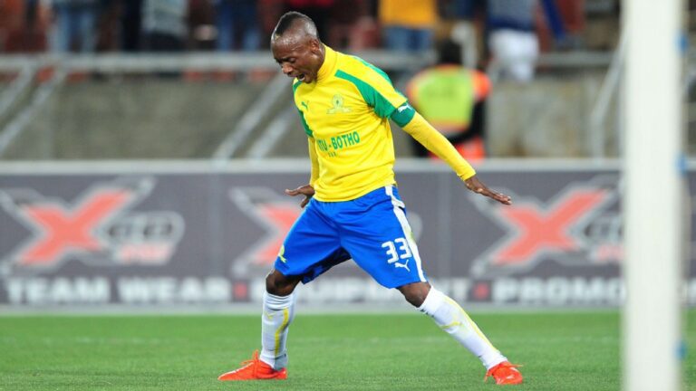 Khama Billiat in Mamelodi Sundowns colors