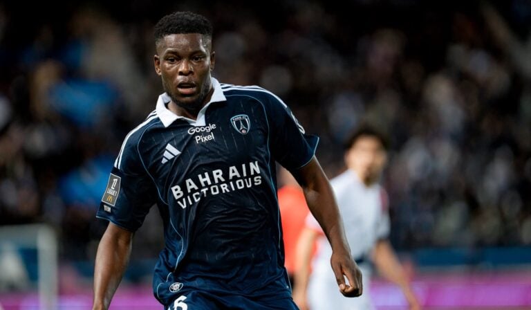 Marshall Munetsi Paris FC colors
