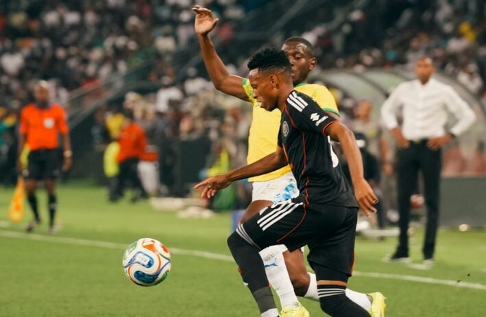 Orlando Pirates star Relebohile Mofokeng dribbling past Mamelodi Sundowns' Aubrey Modiba