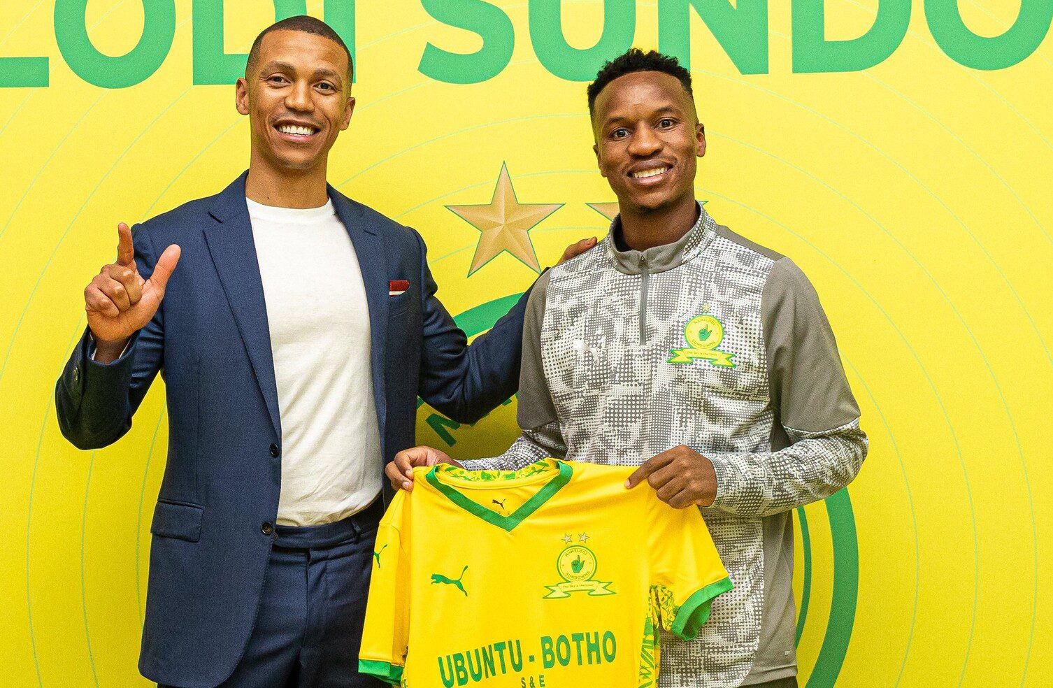 Mamelodi Sundowns chairman Tlhopie Motsepe and Themba Zwane
